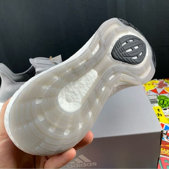 Adidas Ultraboost 22 Light Grey Women's Various Sizes - Picture 4 of 14